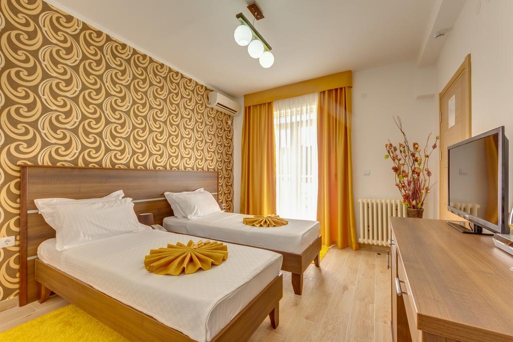 Hotel Akapulco Sutomore Esterno foto