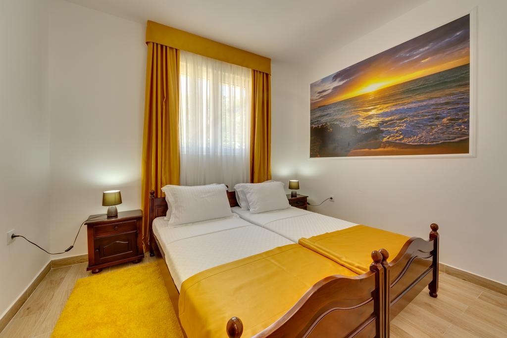 Hotel Akapulco Sutomore Esterno foto