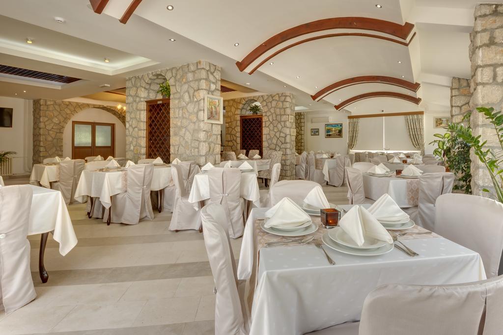 Hotel Akapulco Sutomore Esterno foto